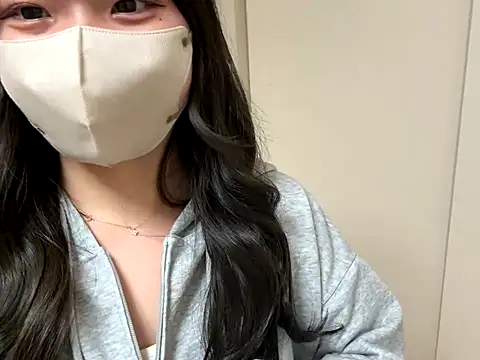 pomu chan online show from 11-18-25, 11:57