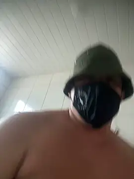 Snapshot of Bkackmamba chatting on 12-15-25, 04:35 Bkackmamba online show from 12-15-25, 04:35