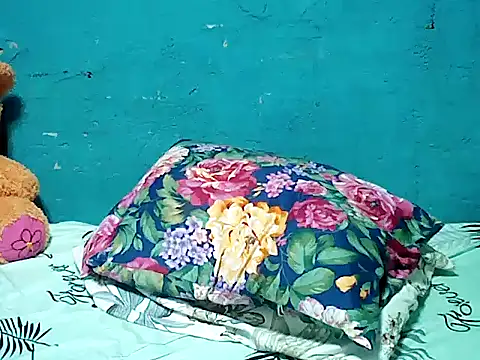 Snapshot of SmallluncutCock chatting on 11-18-25, 01:43 SmallluncutCock online show from 11-18-25, 01:43