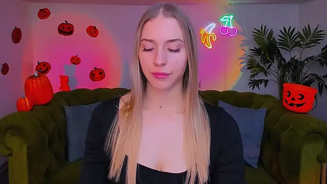 sassy cutie online show from 11-12-25, 06:28