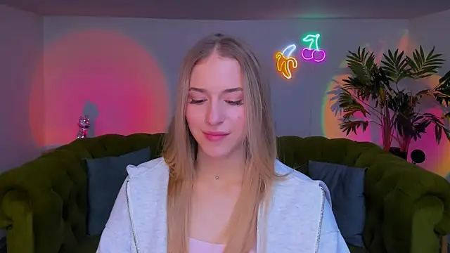 sassy cutie online show from 11-13-25, 08:02