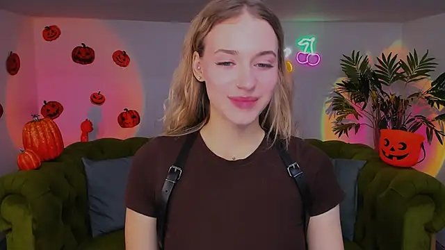 sassy cutie online show from 10-30-25, 08:28