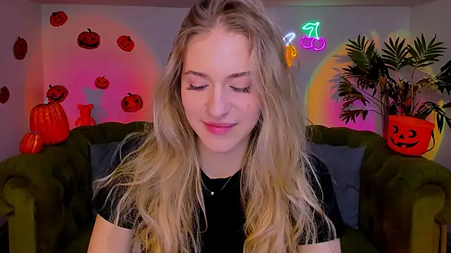 sassy cutie online show from 11-10-25, 06:07