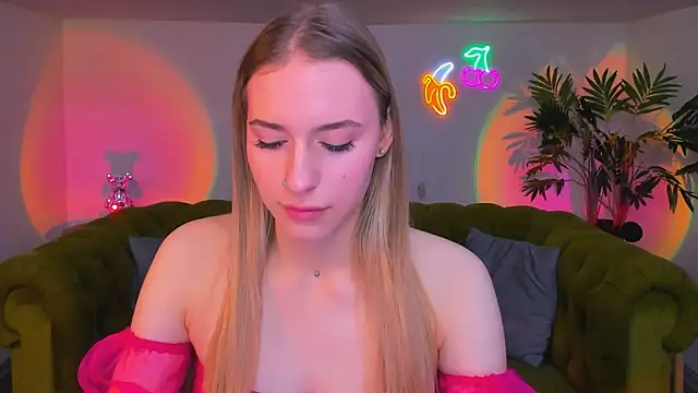 sassy cutie online show from 11-30-25, 06:25