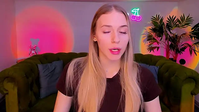 sassy cutie online show from 11-18-25, 06:17