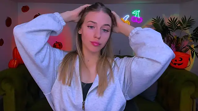 sassy cutie online show from 11-11-25, 06:08