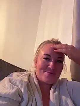 Snapshot of Jenna-LeeXX chatting on 11-06-25, 10:58 Jenna-LeeXX online show from 11-06-25, 10:58