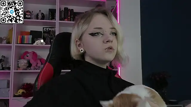 Snapshot of Holy_Mistress_S chatting on 02-17-26, 09:39 Holy Mistress S online show from 02-17-26, 09:39