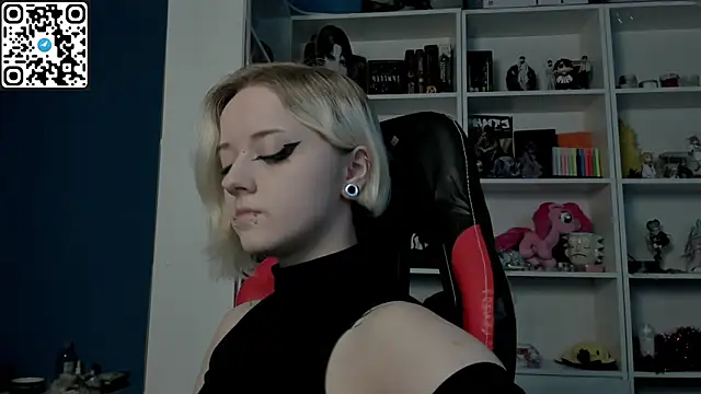 Snapshot of Holy_Mistress_S chatting on 02-06-26, 10:00 Holy Mistress S online show from 02-06-26, 10:00