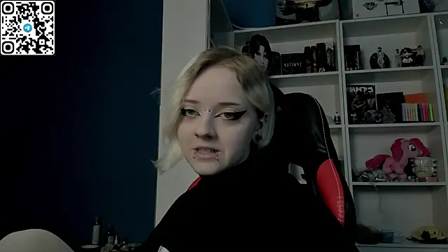 Snapshot of Holy_Mistress_S chatting on 02-08-26, 10:13 Holy Mistress S online show from 02-08-26, 10:13