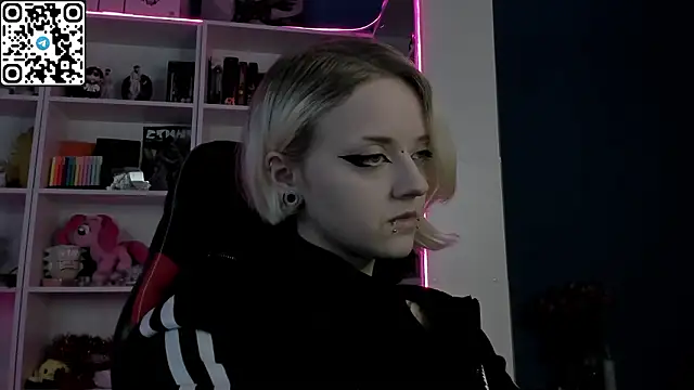 Snapshot of Holy_Mistress_S chatting on 02-15-26, 10:03 Holy Mistress S online show from 02-15-26, 10:03