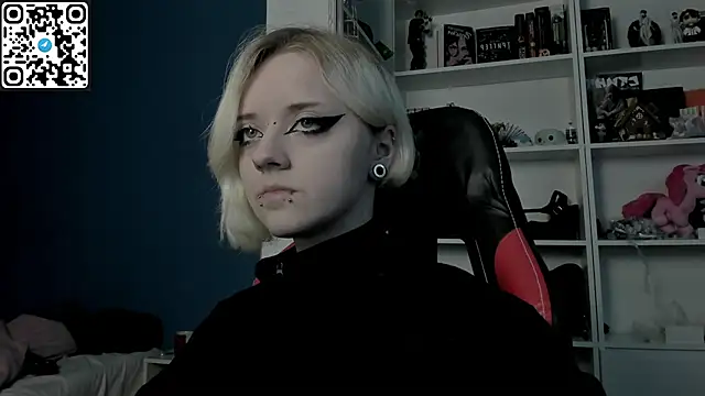 Snapshot of Holy_Mistress_S chatting on 01-18-26, 11:02 Holy Mistress S online show from 01-18-26, 11:02