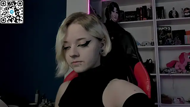 Snapshot of Holy_Mistress_S chatting on 02-07-26, 10:23 Holy Mistress S online show from 02-07-26, 10:23