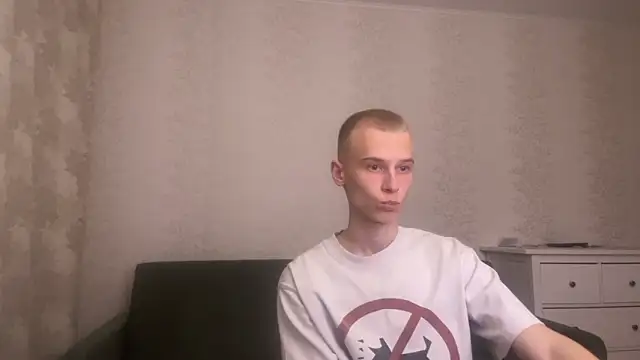 Snapshot of LukaBS1 chatting on 10-28-25, 05:01 LukaBS1 online show from 10-28-25, 05:01