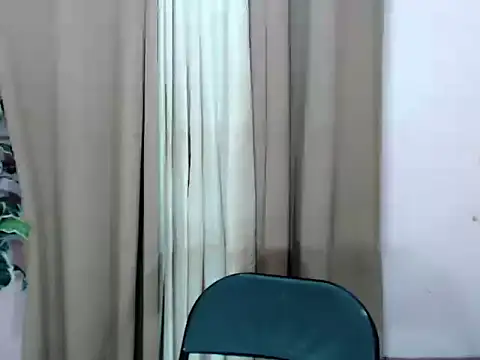 Snapshot of Felicity_lux chatting on 06-27-26, 04:29 Felicity lux online show from 06-27-26, 04:29