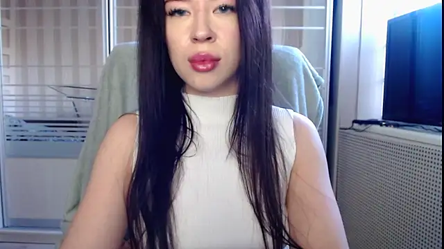 Laura miss online show from 11-04-25, 11:14