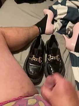 fortheloveofheels74 online show from 10-27-25, 10:22