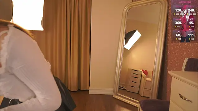 JanelAkerley online show from 12-19-25, 04:16