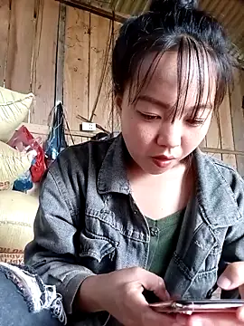 Quynhsumon online show from 02-17-26, 04:21