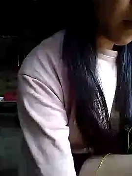 Quynhsumon online show from 10-28-25, 02:23