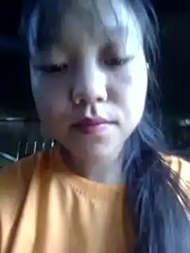 Quynhsumon online show from 10-30-25, 01:26