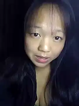 Quynhsumon online show from 11-22-25, 03:11