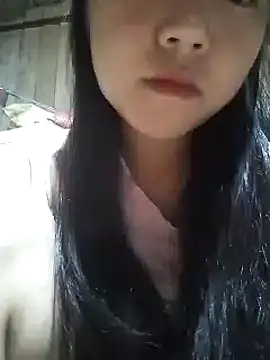 Quynhsumon online show from 10-28-25, 02:27