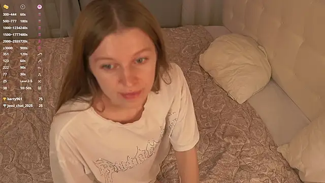 Snapshot of CharissaLeta chatting on 10-23-25, 04:05 CharissaLeta online show from 10-23-25, 04:05