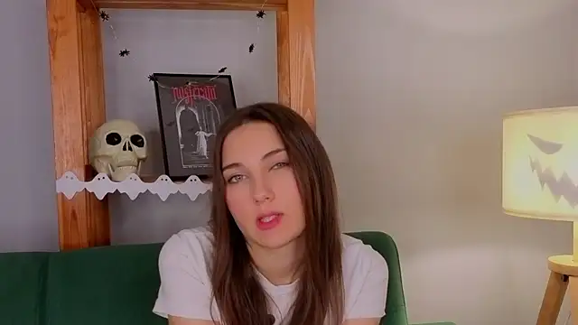 KateCahee online show from 10-31-25, 12:40