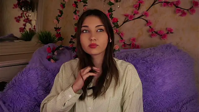 KateCahee online show from 11-10-25, 02:16