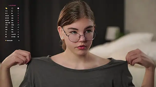 Snapshot of MelodyBaur chatting on 02-01-26, 02:15 MelodyBaur online show from 02-01-26, 02:15