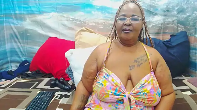 Snapshot of MatureMilfxxx chatting on 06-08-26, 05:08 MatureMilfxxx online show from 06-08-26, 05:08