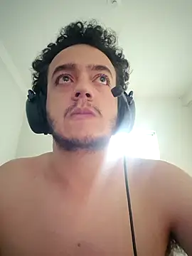 Snapshot of zomboy9800 chatting on 11-04-25, 08:23 zomboy9800 online show from 11-04-25, 08:23