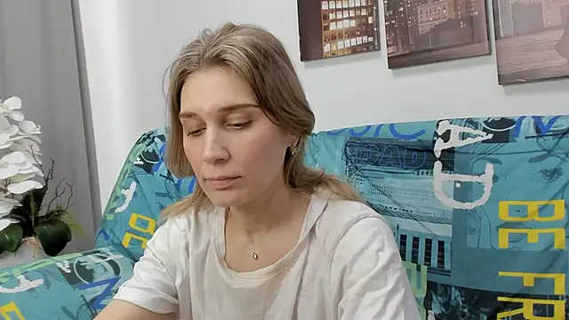 Snapshot of Tenderly_Sophie chatting on 02-13-26, 08:14 Tenderly Sophie online show from 02-13-26, 08:14