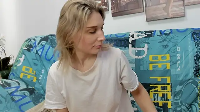 Snapshot of Tenderly_Sophie chatting on 02-21-26, 01:18 Tenderly Sophie online show from 02-21-26, 01:18