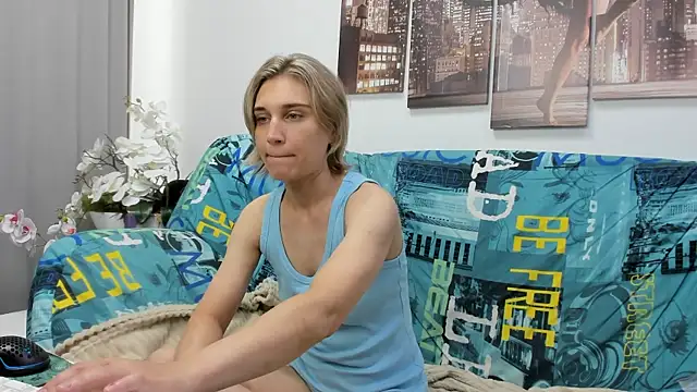 Tenderly Sophie online show from 06-15-26, 01:17