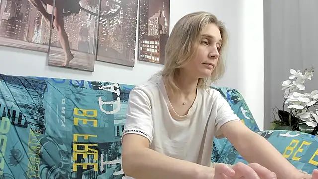 Tenderly Sophie online show from 03-15-26, 01:34