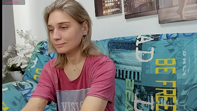 Snapshot of Tenderly_Sophie chatting on 02-01-26, 01:37 Tenderly Sophie online show from 02-01-26, 01:37