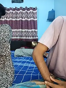 CoupleShow 432 online show from 12-21-25, 05:03