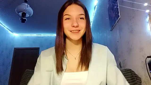 Snapshot of Beauty_miIa chatting on 10-22-25, 03:00 Beauty miIa online show from 10-22-25, 03:00