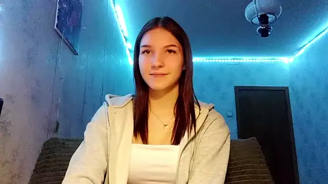 Beauty miIa online show from 10-27-25, 04:52