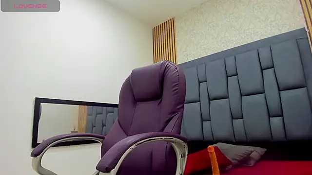 aurore adams online show from 10-28-25, 11:42