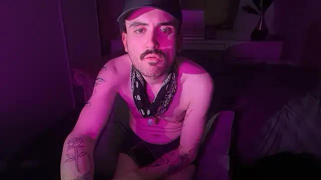 Snapshot of Gander_At_Xander chatting on 10-30-25, 01:42 Gander At Xander online show from 10-30-25, 01:42