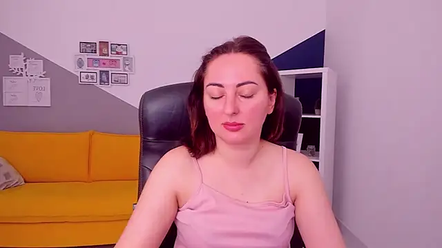 NoraSimons online show from 05-18-26, 06:18