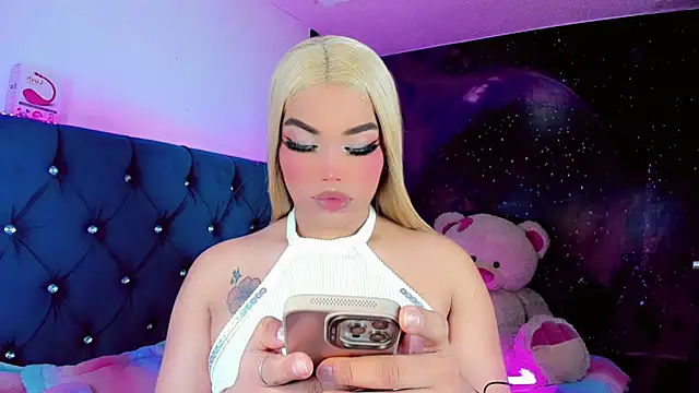 Snapshot of Alannys_xHotx chatting on 02-18-26, 04:32 Alannys xHotx online show from 02-18-26, 04:32