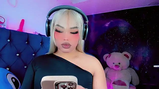 Snapshot of Alannys_xHotx chatting on 02-27-26, 11:37 Alannys xHotx online show from 02-27-26, 11:37