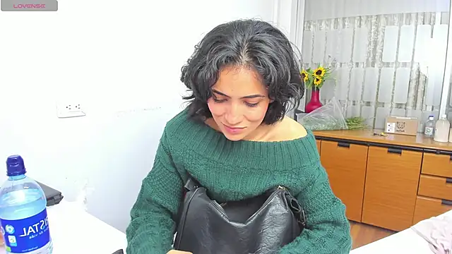 chloehanna online show from 12-04-25, 07:57