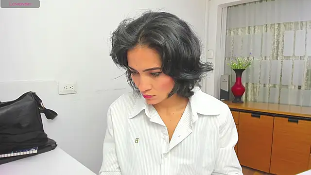 chloehanna online show from 11-11-25, 06:03