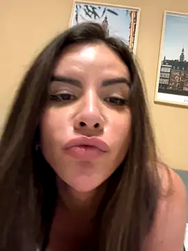 Thaylla sophiiia online show from 10-27-25, 04:41