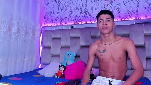 boyswantingplay online show from 11-08-25, 01:53